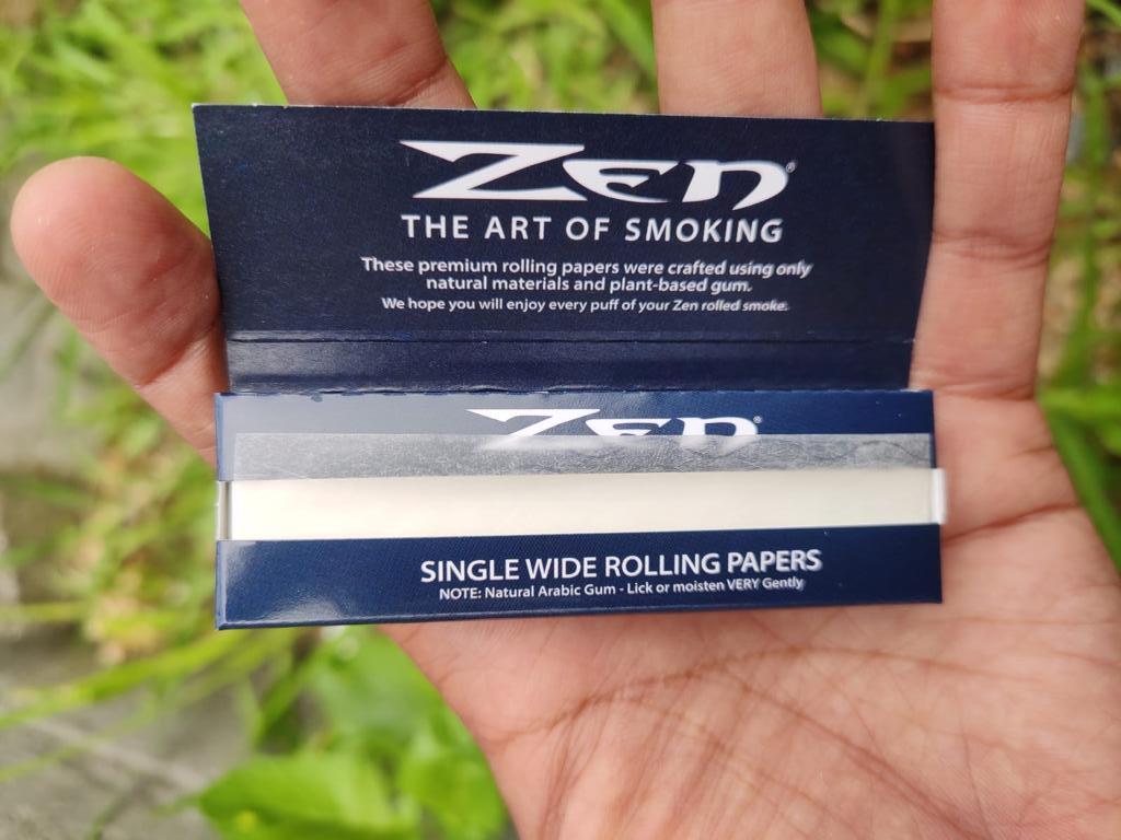 Smoking White rolling papers in a 1 1/4 size